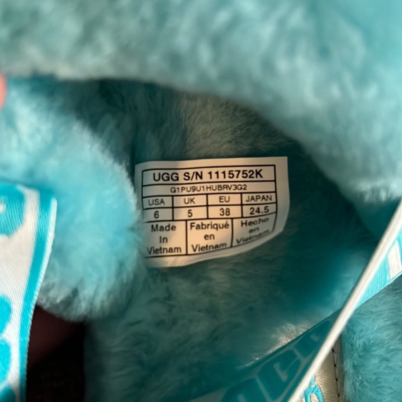 COPY - UGG Fluff Yeah Slides - BLUE SLIPPERS WITH STRAPS - Picture 2 of 5